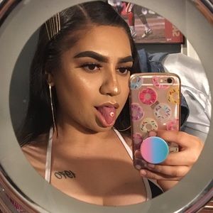 Meet your Posher, April